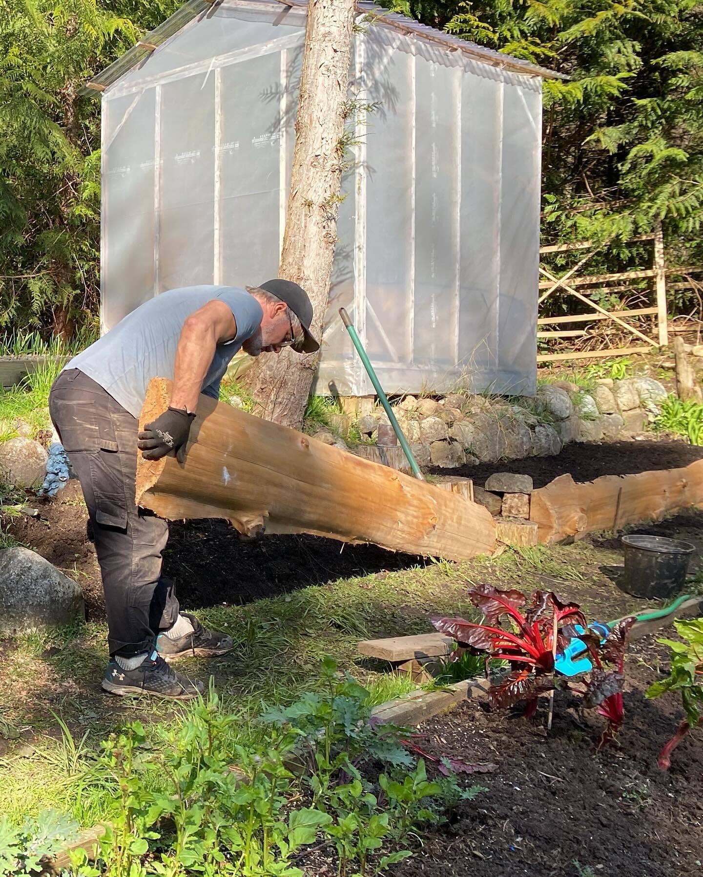Jason Gardening Bed Wood
